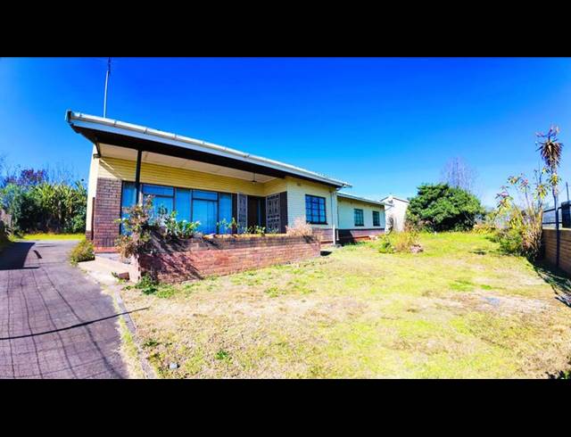 6 BEDROOM HOUSE FOR SALE IN HOWICK WEST